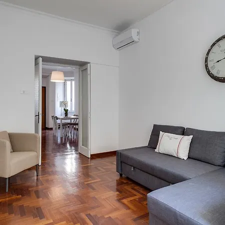 아파트 Romefinestay Mirabello *